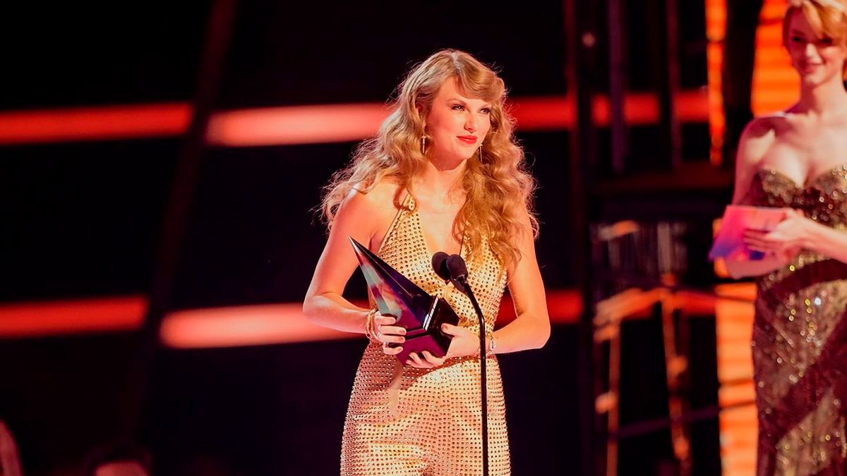 Тейлор Свіфт перемогла Адель і Бейонсе на AMA 2022 – скільки в неї нагород Тейлор Свіфт перемогла Адель і Бейонсе на AMA 2022 – скільки в неї нагород