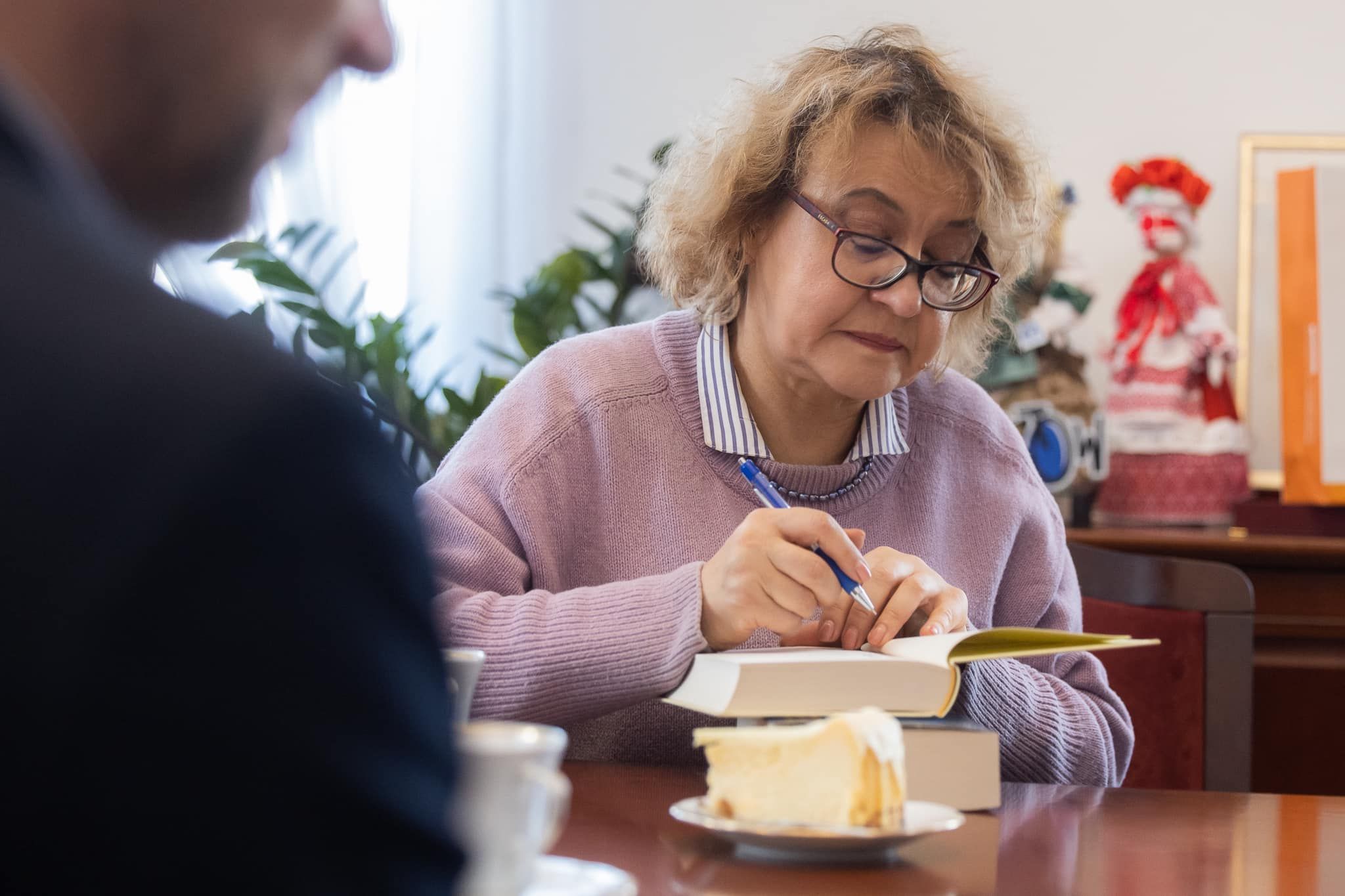 Оксана Забужко в Кракове - активисты сорвали встречу, фото Оксана Забужко в Кракове - активисты сорвали встречу, фото