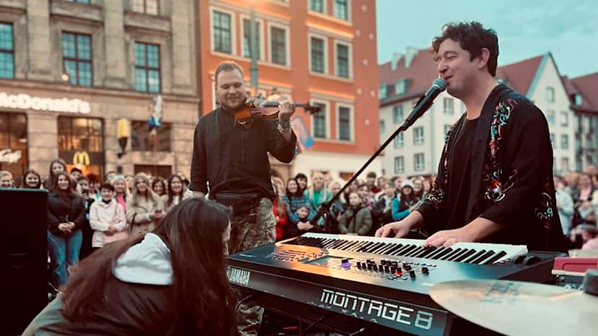 Скандал на Евровидении 2023 – Дмитрий Шуров взял в финал своего скрипача Скандал на Евровидении 2023 – Дмитрий Шуров взял в финал своего скрипача