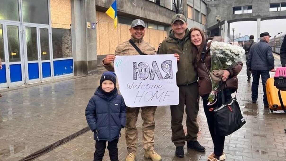 Жена и сын Виталия Кима вернулись в Николаев - видео встречи