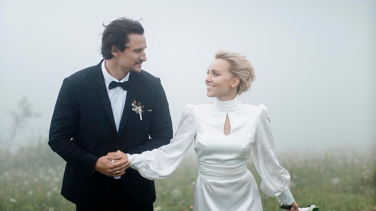 Тарас Цимбалюк цілується з новою дівчиною – його ексдружина скаржиться на життя Тарас Цимбалюк цілується з новою дівчиною – його ексдружина скаржиться на життя