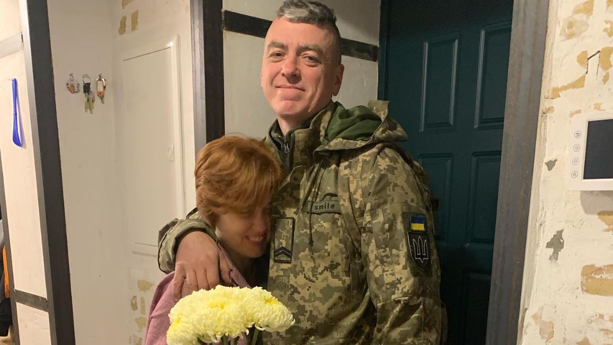 Художниця Гапчинська показала чоловіка з передової – фото посеред поля Художниця Гапчинська показала чоловіка з передової – фото посеред поля