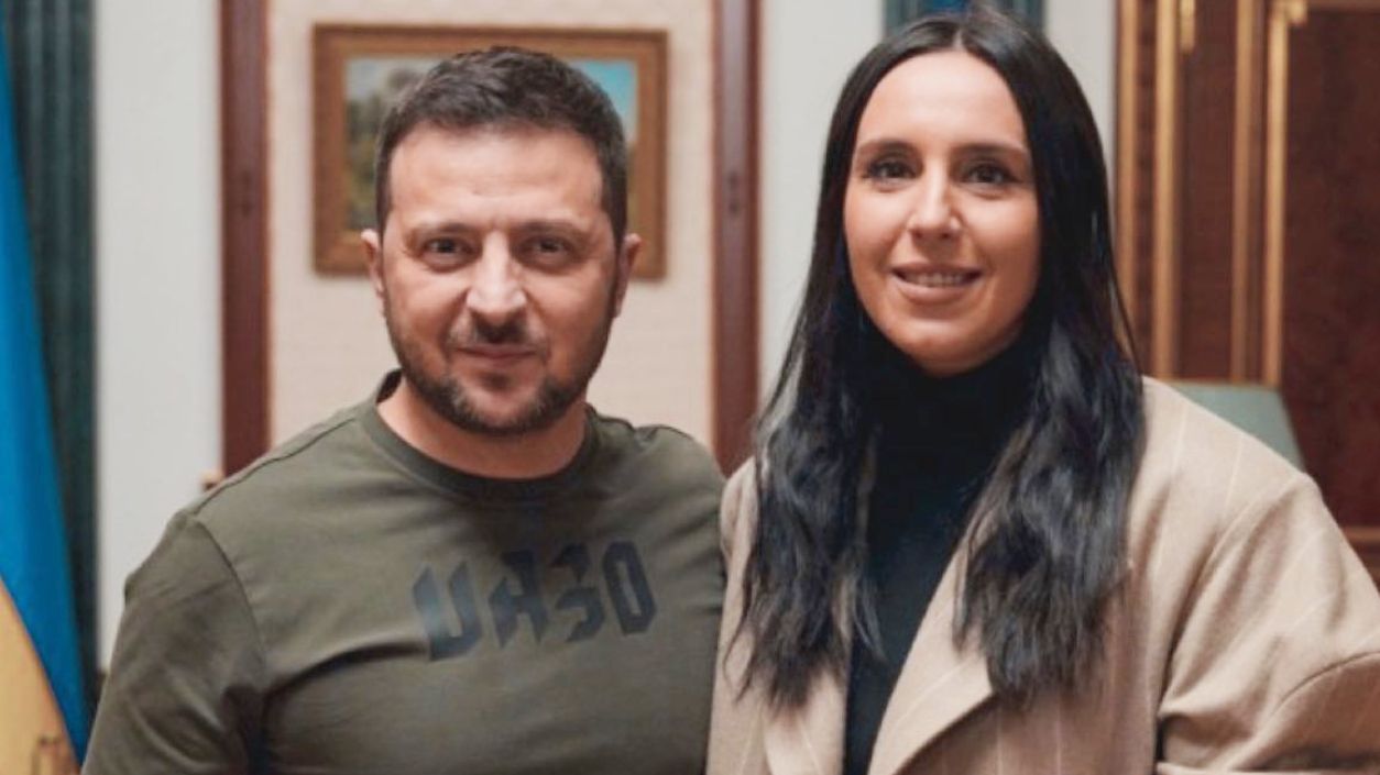 Джамала встретилась с Владимиром Зеленским в Офисе Президента. Джамала встретилась с Владимиром Зеленским в Офисе Президента.