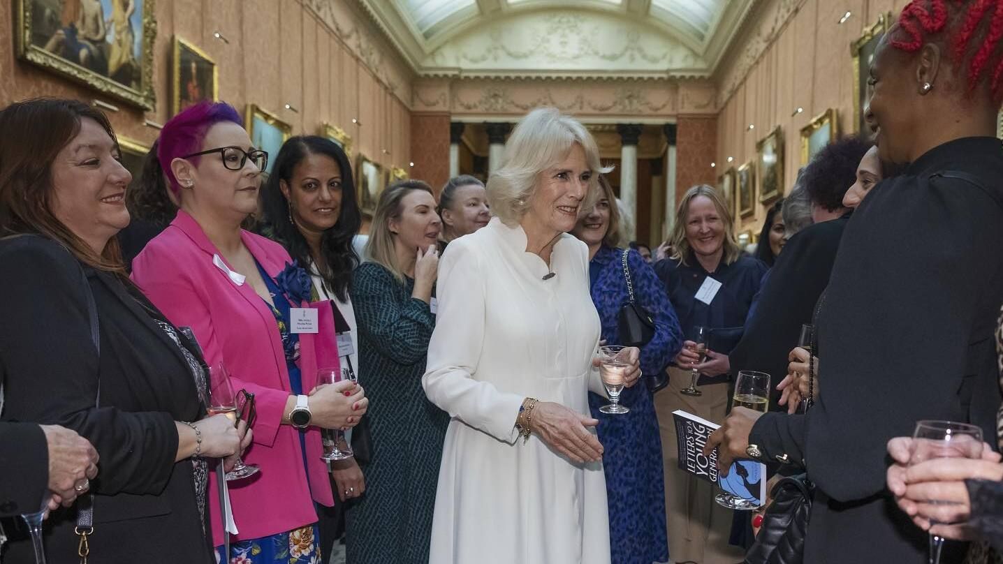 Букінгемський палац звільнив працівницю - хто це і яка причина Букінгемський палац звільнив працівницю - хто це і яка причина