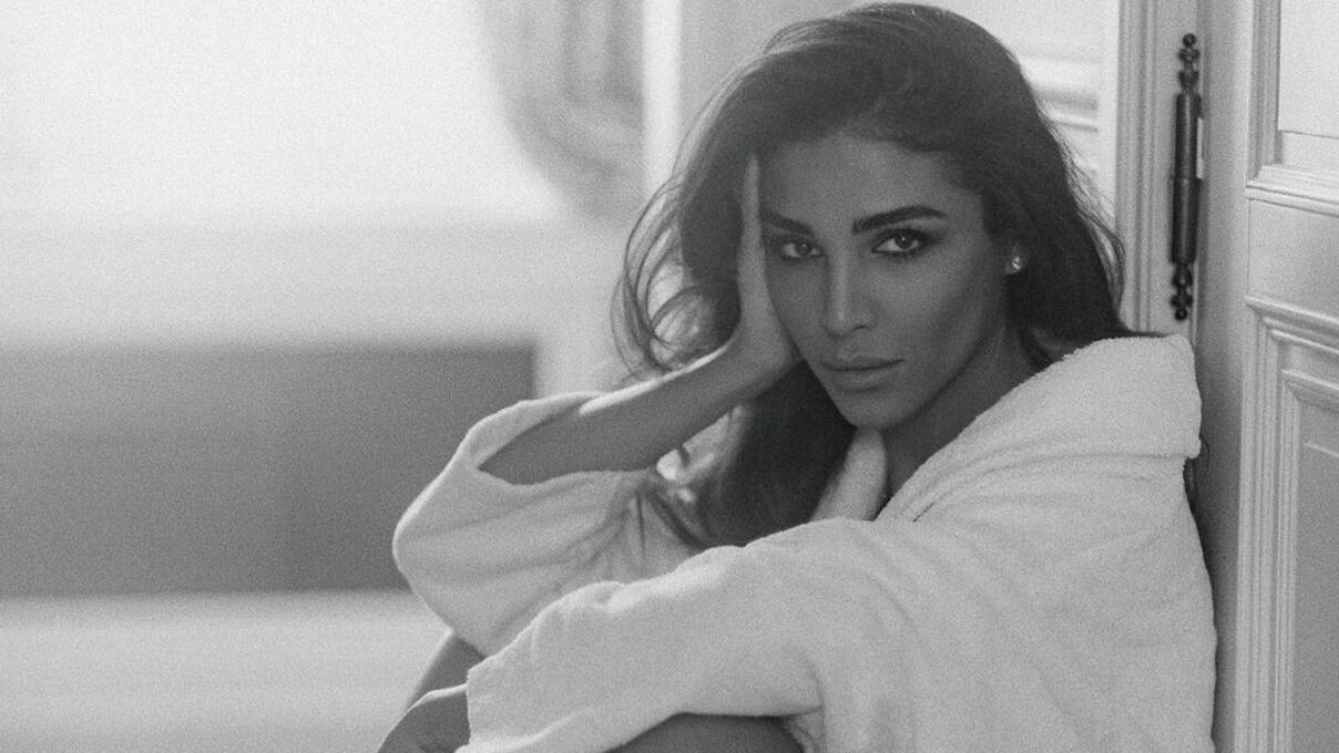 Санта Дімопулос втрапила у скандал у День пам'яті жертв голодоморів Санта Дімопулос втрапила у скандал у День пам'яті жертв голодоморів