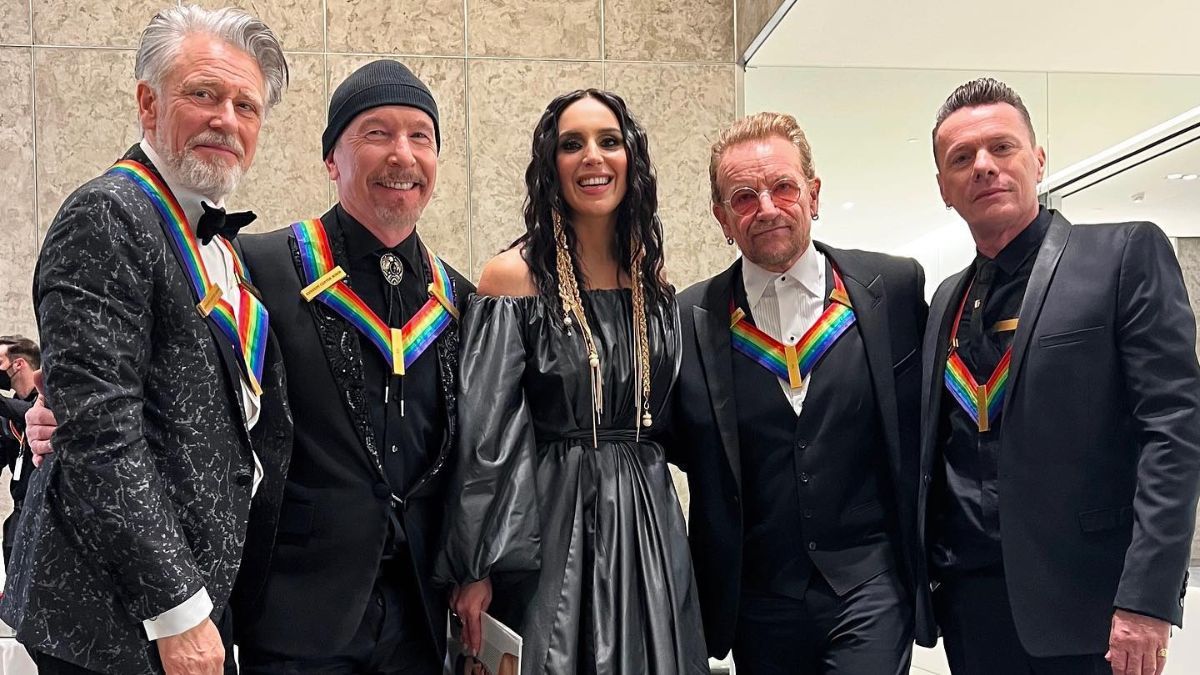 Джамала в США заспівала пісню U2 – фото з музикантами