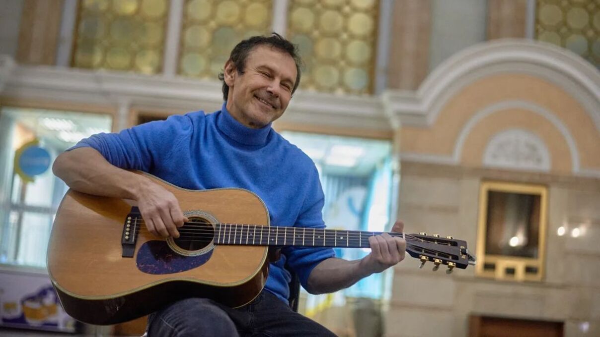 Святослав Вакарчук дав концерт на вокзалі в Києві - фото і відео