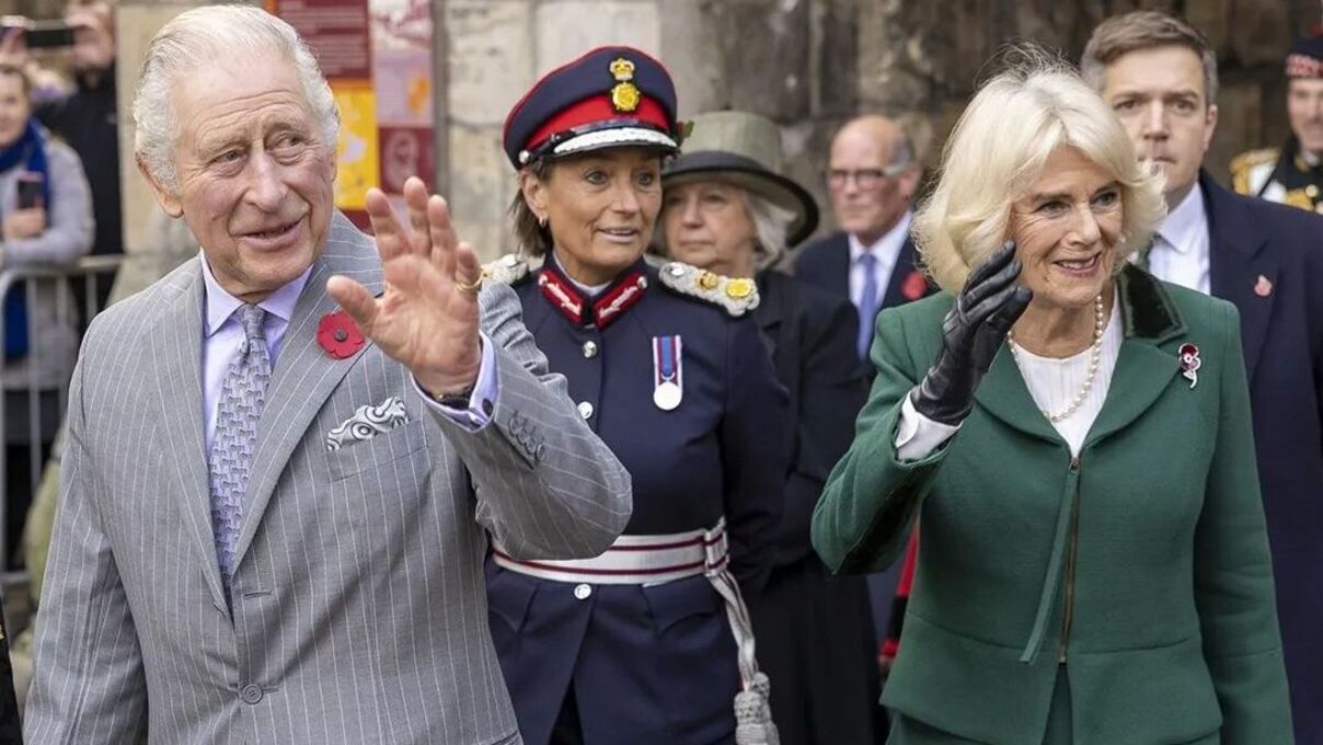 Чарльз ІІІ і Камілла представили різдвяну листівку - фото Чарльз ІІІ і Камілла представили різдвяну листівку - фото