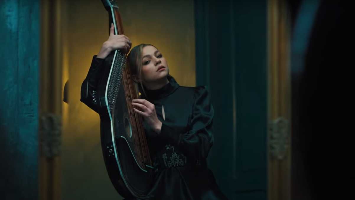 Хлопець KRUТЬ з Нацвідбору зараз на фронті – чуттєвий кліп співачки Хлопець KRUТЬ з Нацвідбору зараз на фронті – чуттєвий кліп співачки