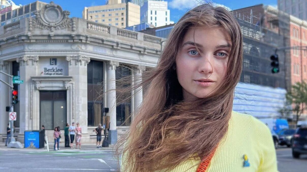 Jerry Heil упала в оркестровую яму в Тернополе – в каком она состоянии Jerry Heil упала в оркестровую яму в Тернополе – в каком она состоянии