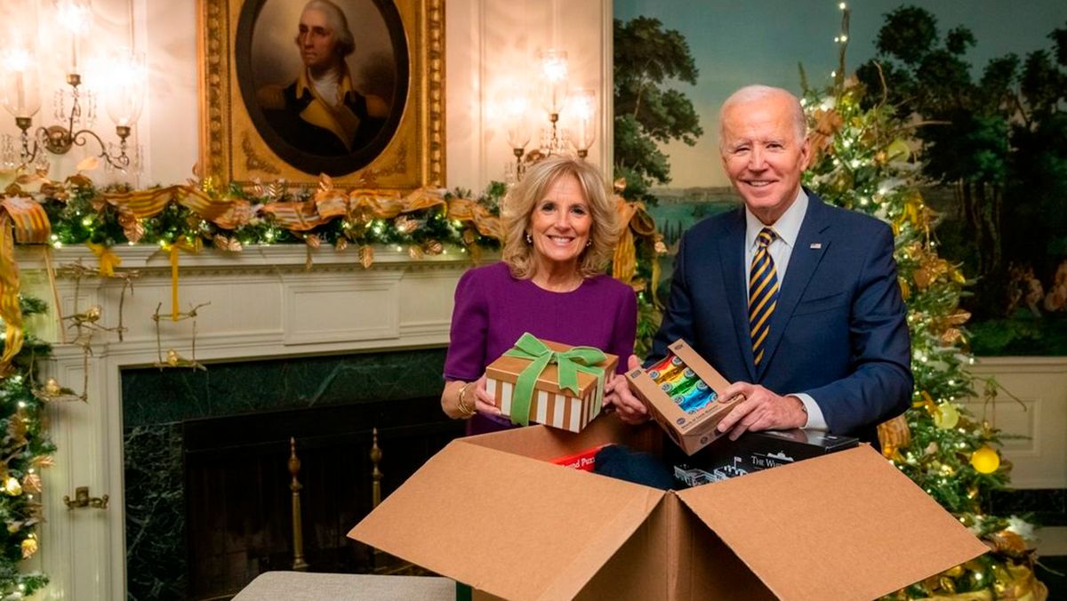 Різдво 2022 – Байдени зробили подарунки онкохворим дітям з України Різдво 2022 – Байдени зробили подарунки онкохворим дітям з України