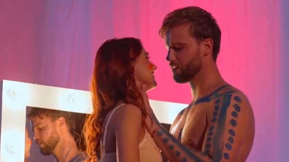 Юля Медуза из Холостяка о свидании в белье – Алекс ощупал ее Юля Медуза из Холостяка о свидании в белье – Алекс ощупал ее