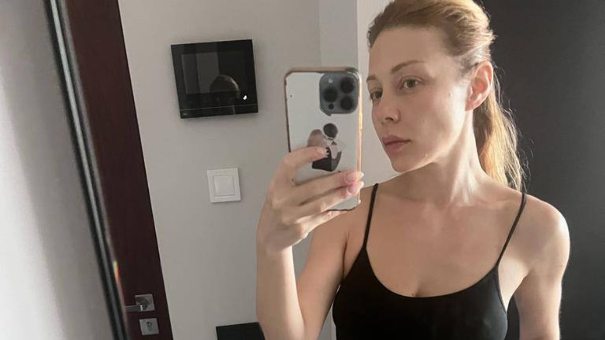 Тина Кароль показалась с обнаженным животом – фото в топе и спортивных штанах Тина Кароль показалась с обнаженным животом – фото в топе и спортивных штанах