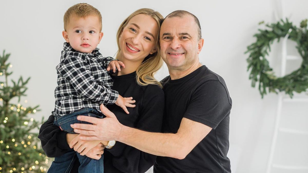 Віктор Павлік, молода дружина та їхній син – новорічні фото