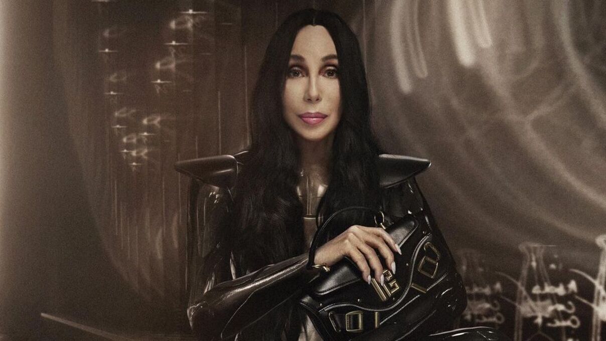 Шер намекнула на помолвку с молодым бойфрендом - фото обручального кольца Шер намекнула на помолвку с молодым бойфрендом - фото обручального кольца