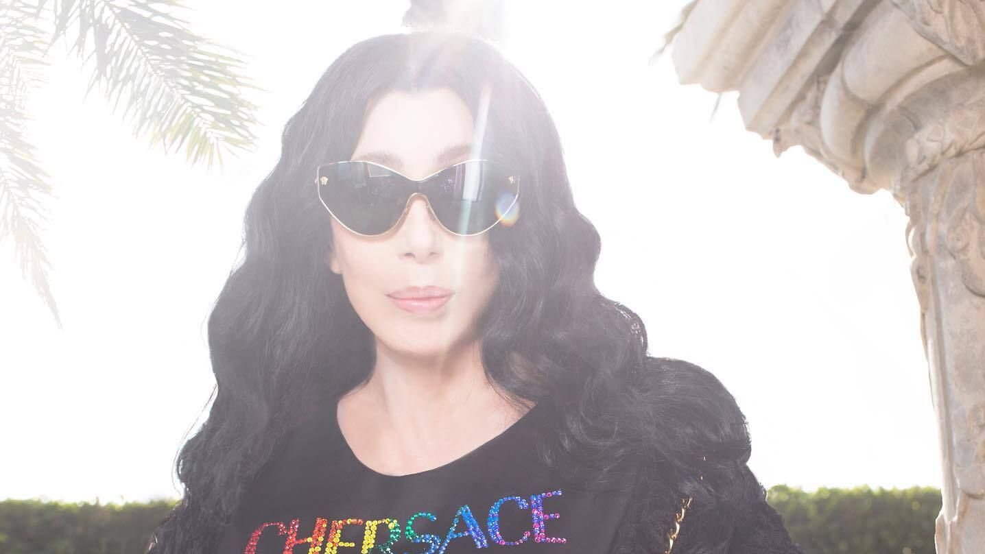 Шер показала новогоднее украшение с Путиным – реакция сети Шер показала новогоднее украшение с Путиным – реакция сети