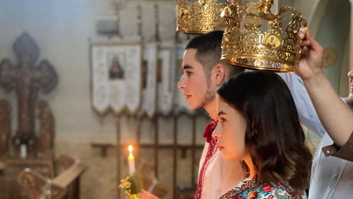 Победитель Голоса страны Роман Сасанчин обвенчался с женой. Победитель Голоса страны Роман Сасанчин обвенчался с женой.