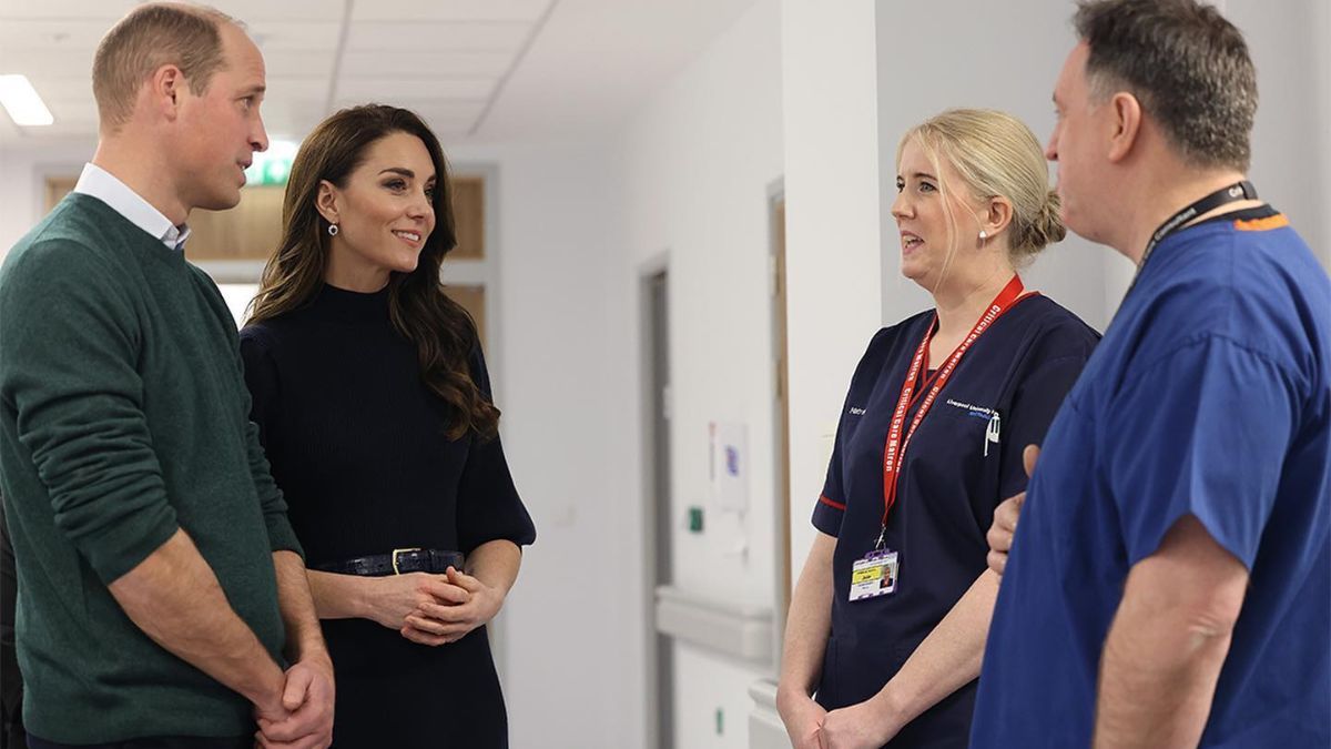 Кейт Миддлтон и принц Уильям встретились с украинкой – фото, видео из Ливерпуля Кейт Миддлтон и принц Уильям встретились с украинкой – фото, видео из Ливерпуля