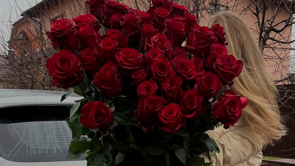 Леся Нікітюк з букетом від таємного залицяльника – фото – кого це зачепило Леся Нікітюк з букетом від таємного залицяльника – фото – кого це зачепило