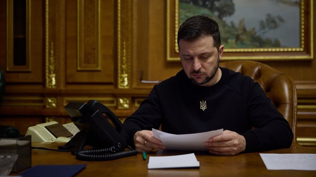 Володимир Зеленський запровадив санкції проти 198 росіян - хто у списку Володимир Зеленський запровадив санкції проти 198 росіян - хто у списку