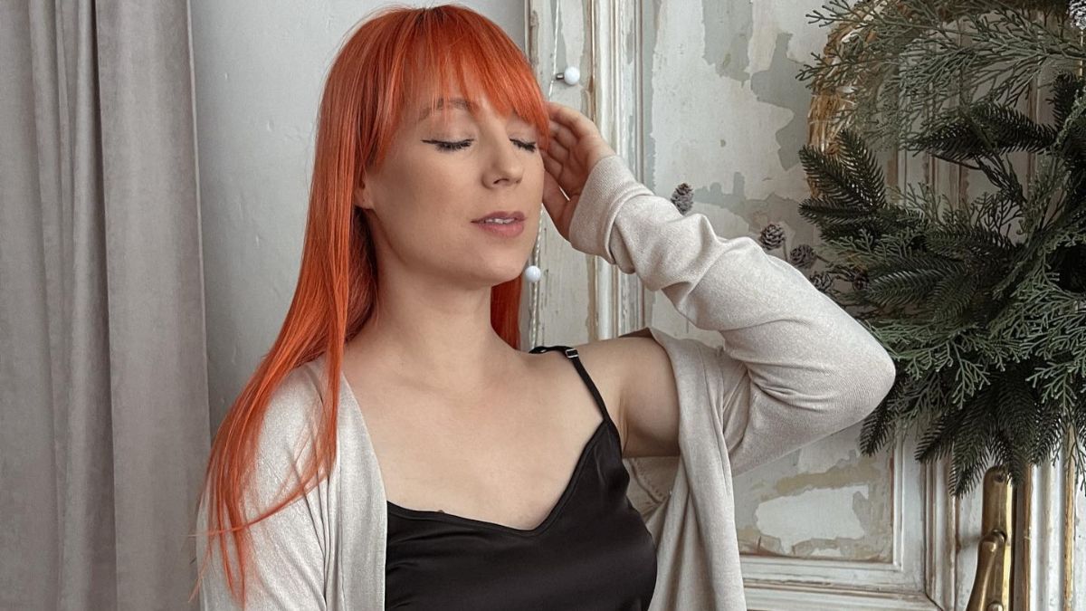 Беременная Светлана Тарабарова позировала в черном платье – фото Беременная Светлана Тарабарова позировала в черном платье – фото