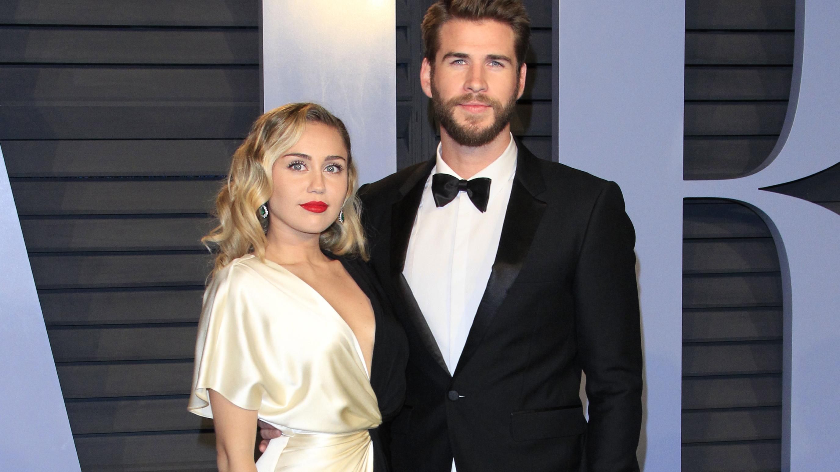 Майлі Сайрус - вірусний трек про колишнього Гемсворта та історія роману Майлі Сайрус - вірусний трек про колишнього Гемсворта та історія роману