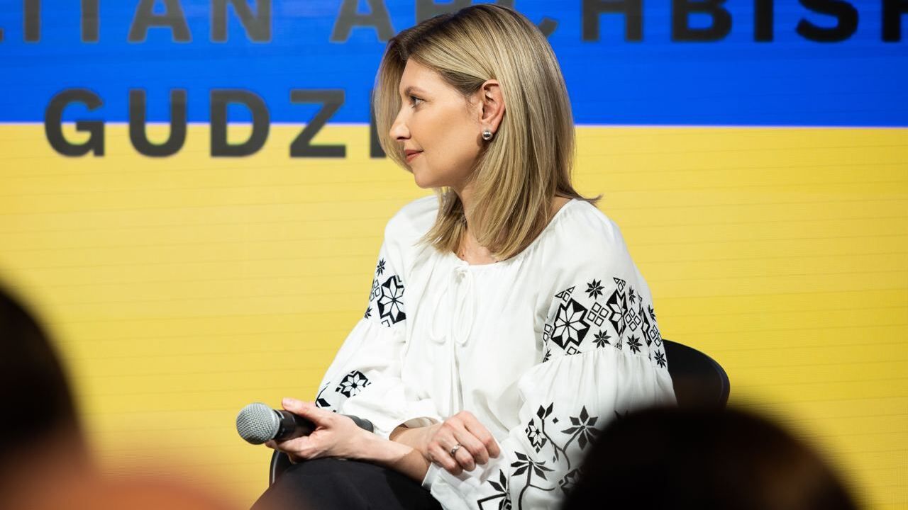 Олена Зеленська зустрілась з принцом Ліхтенштейну в Давосі - фото Олена Зеленська зустрілась з принцом Ліхтенштейну в Давосі - фото