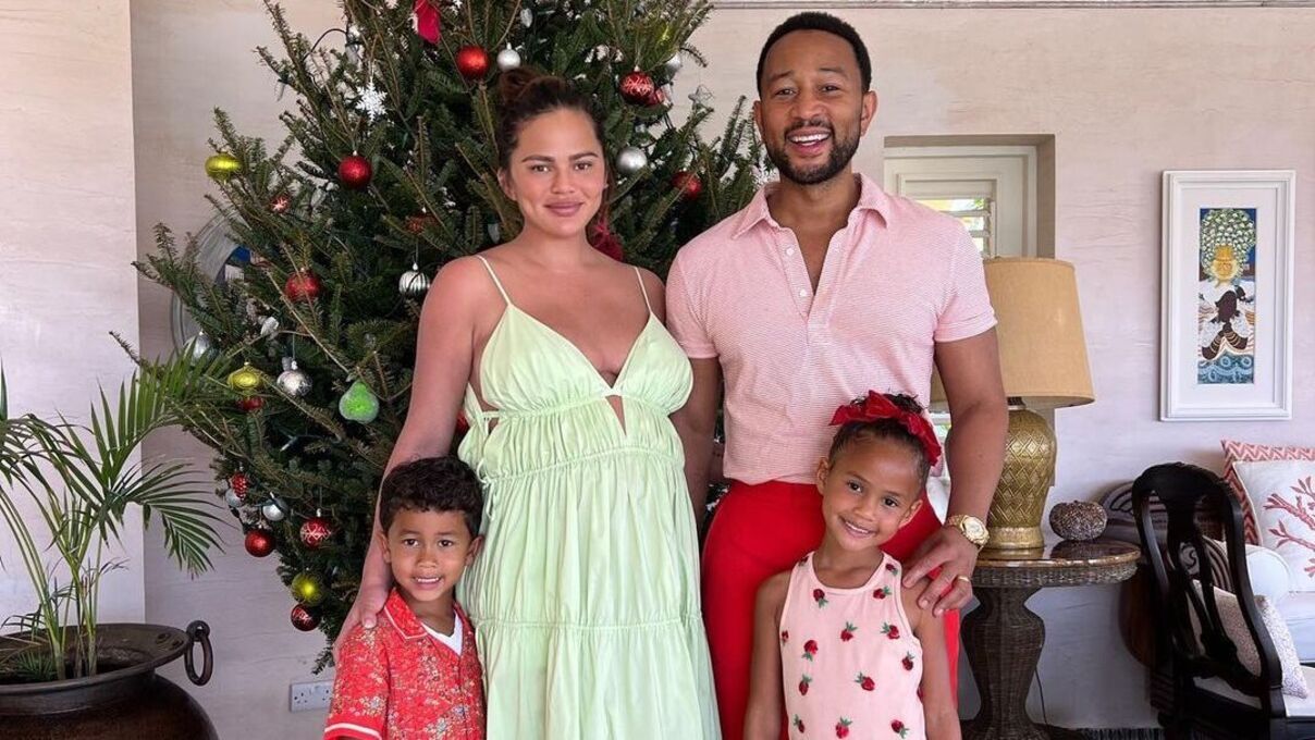 Джон Ледженд и Крис Тейген стали родителями - фото ребенка Джон Ледженд и Крис Тейген стали родителями - фото ребенка