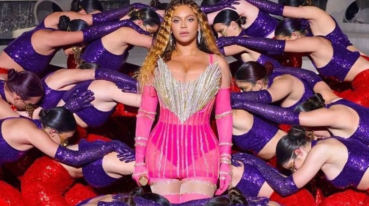 Бейонсе выступила в платье украинского бренда – фото и видео из Дубаи Бейонсе выступила в платье украинского бренда – фото и видео из Дубаи
