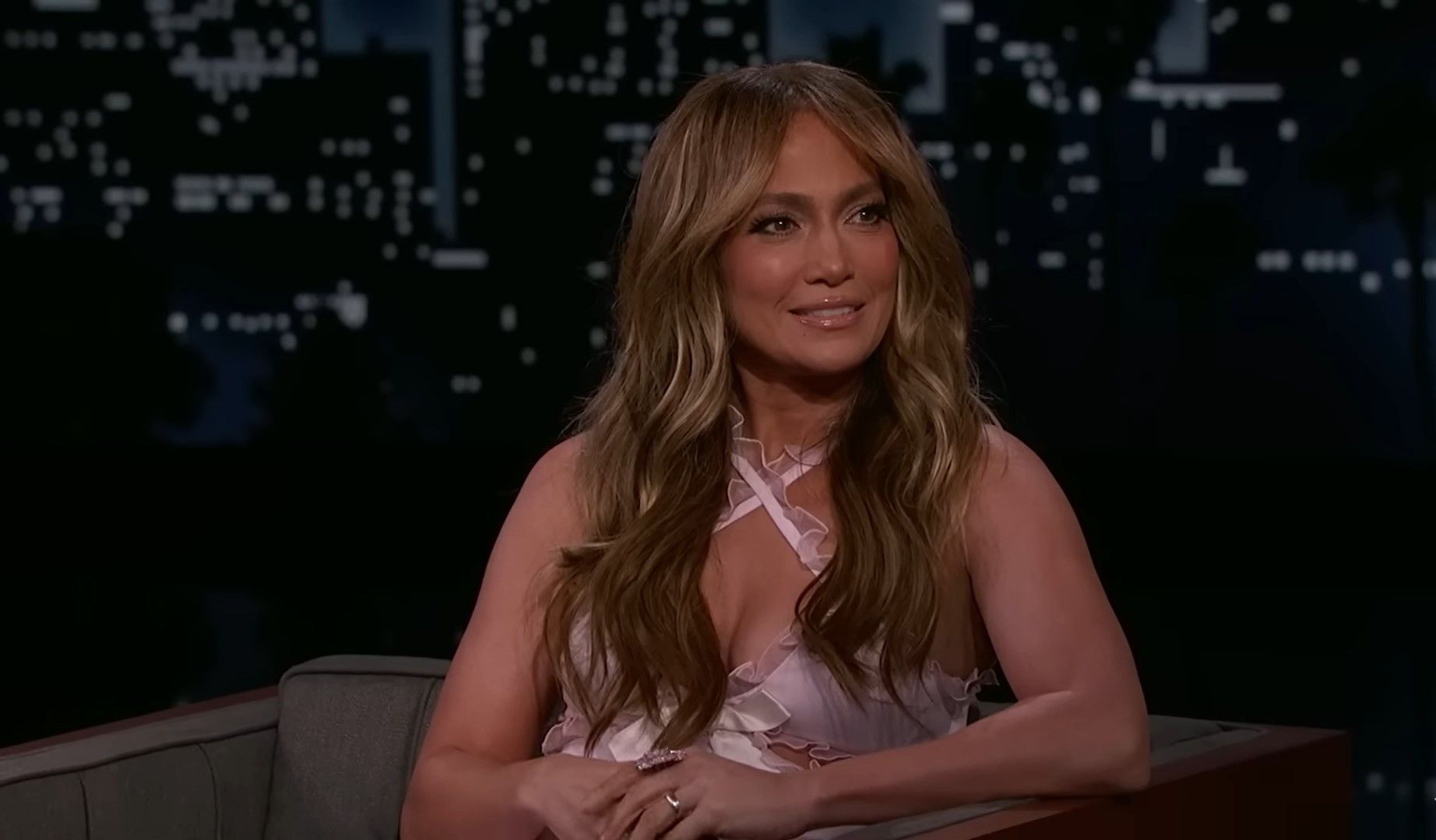 Дженнифер Лопес призналась, почему свадьба с Аффлеком была импульсивной Дженнифер Лопес призналась, почему свадьба с Аффлеком была импульсивной