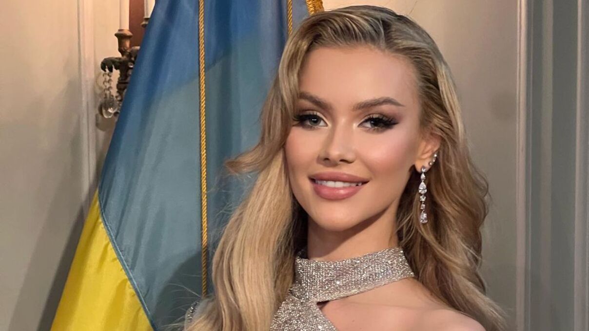 Виктория Апанасенко отдала крылья из костюма на Мисс Вселенную - детали