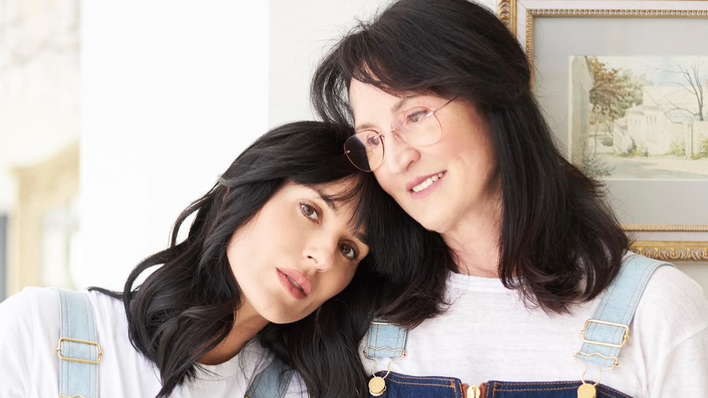 Маша Ефросинина поздравила маму с 65-летием. Маша Ефросинина поздравила маму с 65-летием.