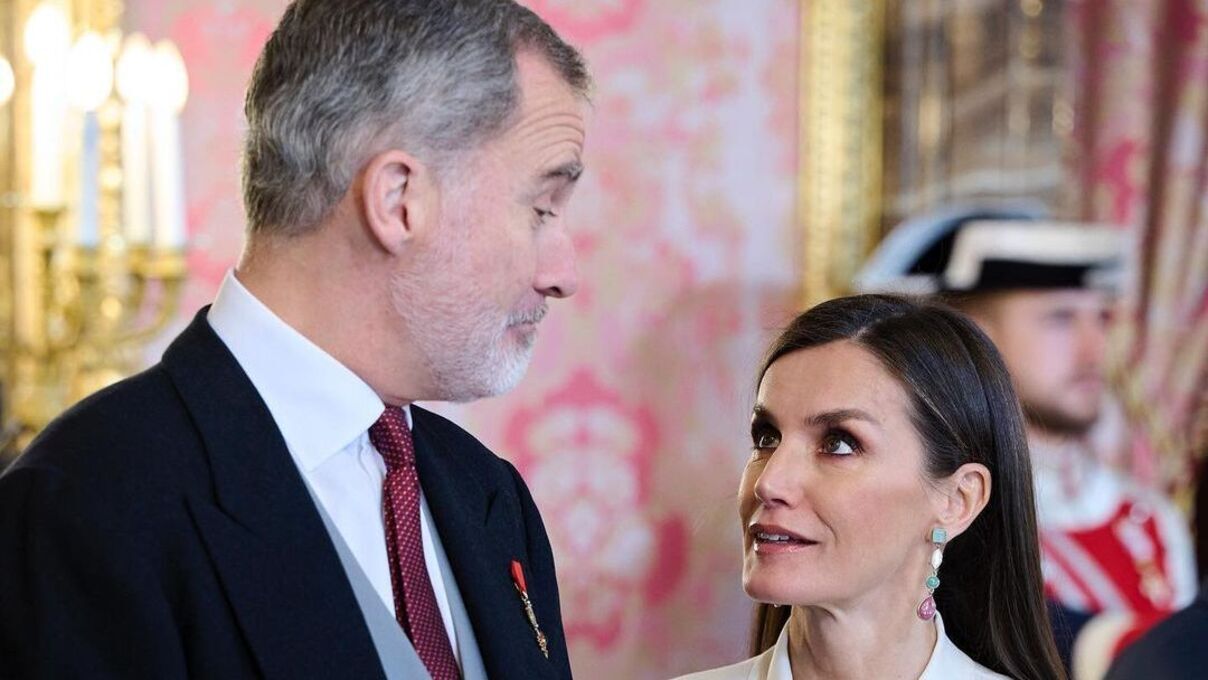 Королева Летиция на приеме во дворце с мужем. Королева Летиция на приеме во дворце с мужем.