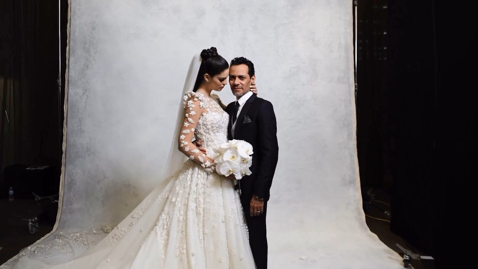 Ексчоловік Лопес розплакався, коли побачив наречену - відео з весілля