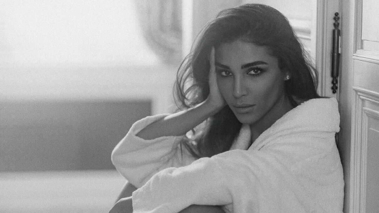 Санта Димопулос вернулась в Киев и показала пустой дом - видео Санта Димопулос вернулась в Киев и показала пустой дом - видео