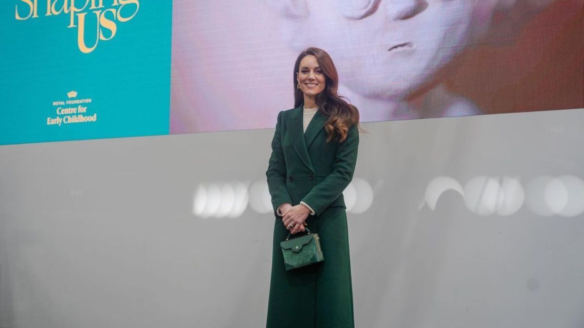 Кейт Міддлтон у смарагдовій блузці – відео нового виходу Кейт Міддлтон у смарагдовій блузці – відео нового виходу