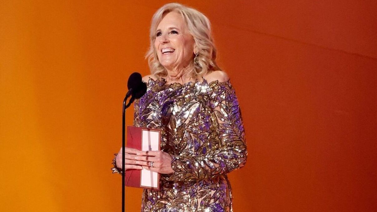 Джилл Байден появилась на Грэмме в изысканном образе - фото Джилл Байден появилась на Грэмме в изысканном образе - фото