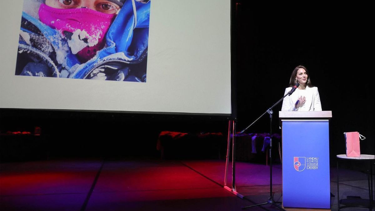 Кейт Міддлтон у чорних штанах і кедах – фото стильного образу принцеси Кейт Міддлтон у чорних штанах і кедах – фото стильного образу принцеси