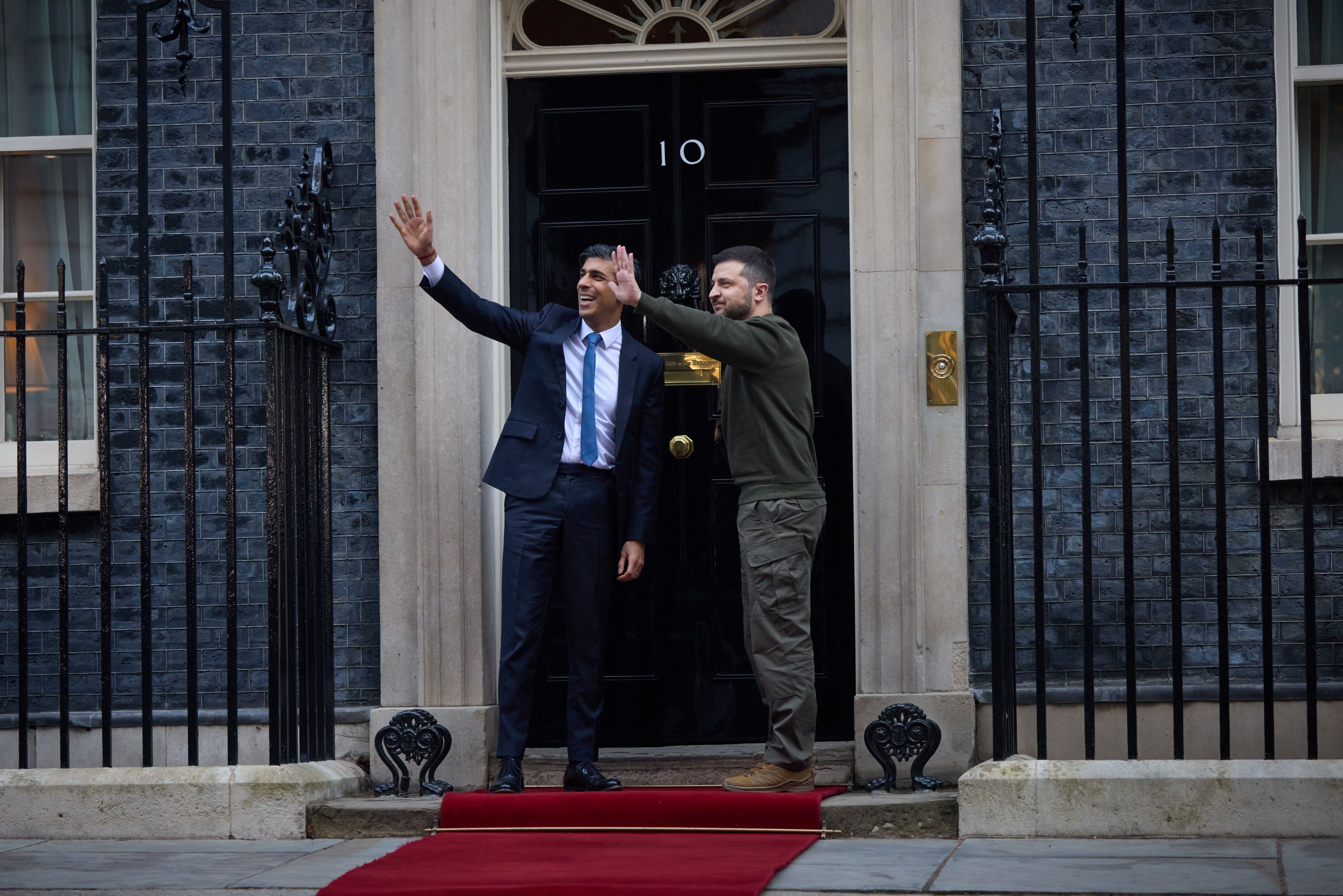 Под SHUM Go_A - Риши Сунак показал видео визита Зеленского Под SHUM Go_A - Риши Сунак показал видео визита Зеленского