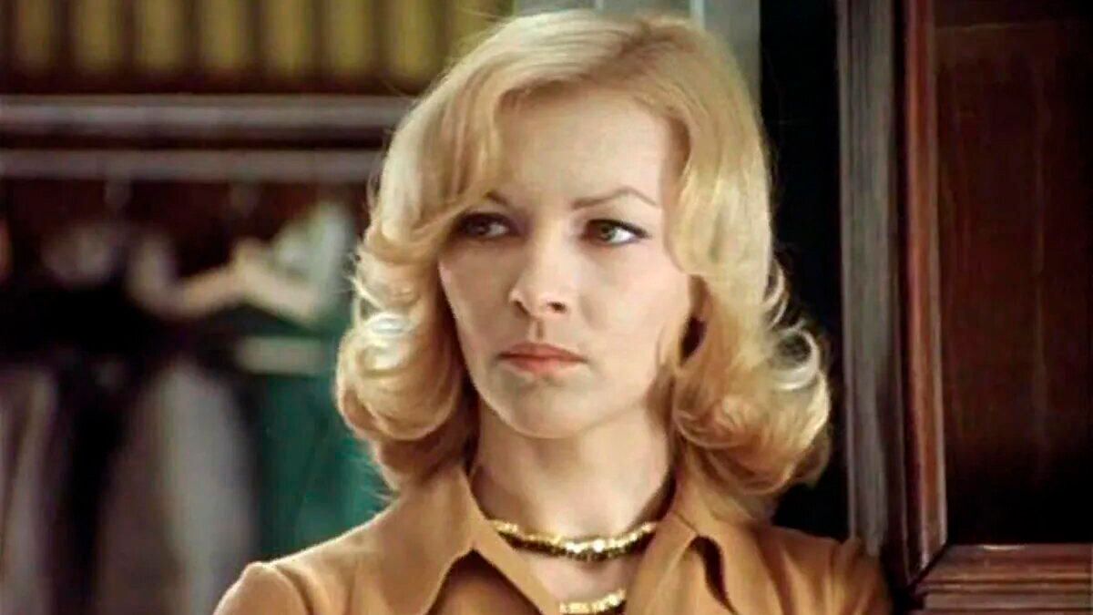 Барбару Брыльскую пытаются вырезать из Иронии судьбы - смешное видео россиян Барбару Брыльскую пытаются вырезать из Иронии судьбы - смешное видео россиян