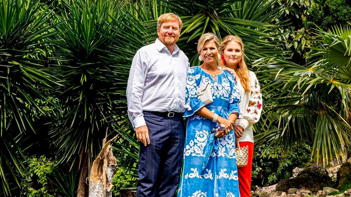 Королева Нидерландов в украинском вышитом платье – сколько стоит – фото Королева Нидерландов в украинском вышитом платье – сколько стоит – фото