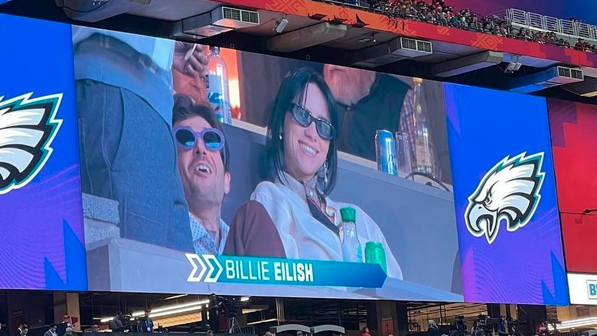 Біллі Айліш з'явилася на людях з бойфрендом – рідкісні фото, відео Біллі Айліш з'явилася на людях з бойфрендом – рідкісні фото, відео