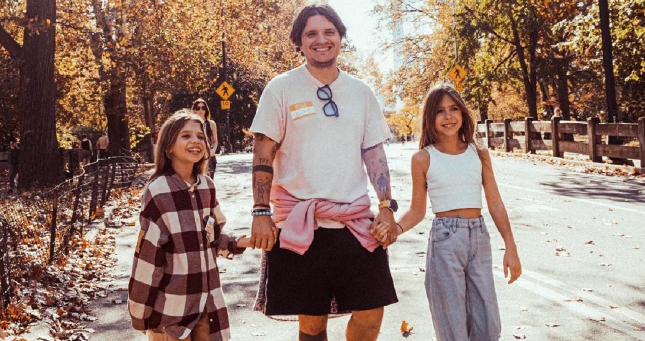 Анатолій Анатоліч з доньками Анатолій Анатоліч з доньками