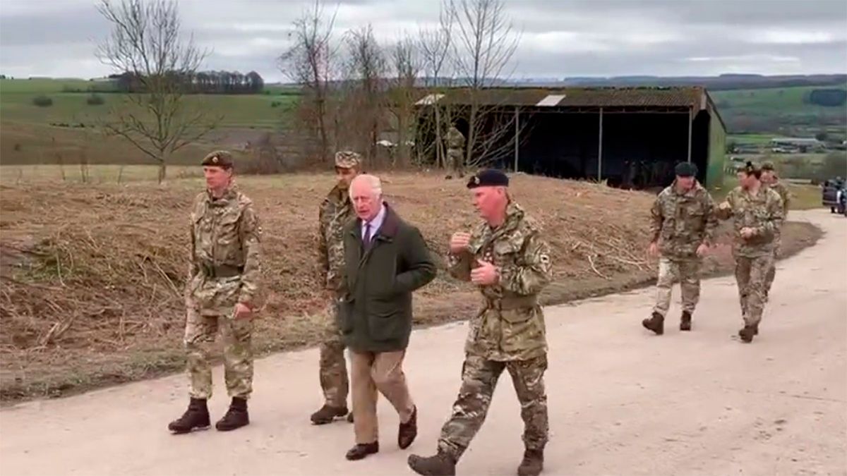 Чарльз ІІІ пришел на обучение военных ВСУ в Британии – смотрите видео