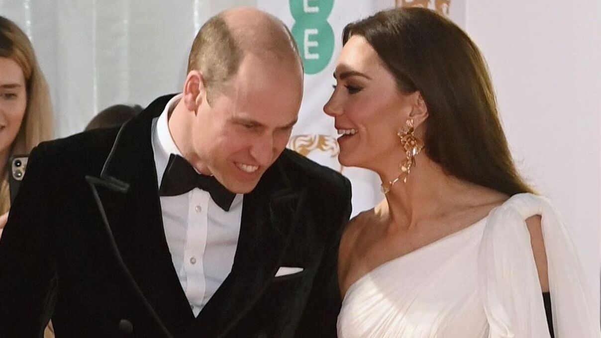 Кейт Міддлтон проявила почуття до принца Вільяма - відео Кейт Міддлтон проявила почуття до принца Вільяма - відео