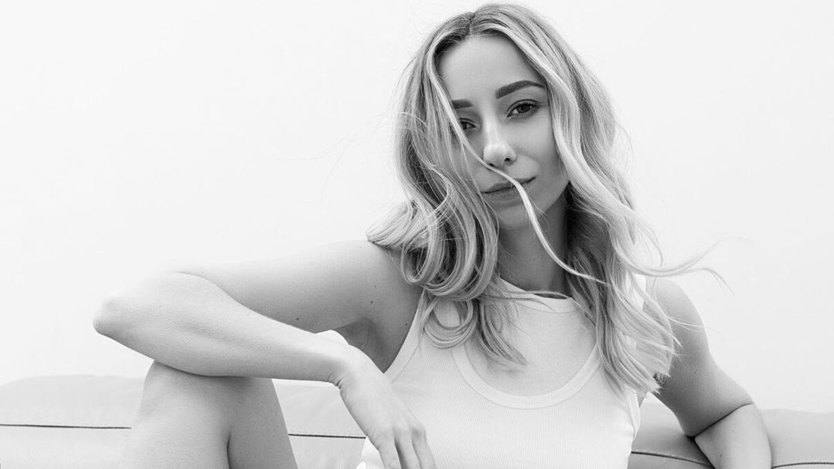 Жену Павлика раскритиковали за откровенные снимки - фото Жену Павлика раскритиковали за откровенные снимки - фото