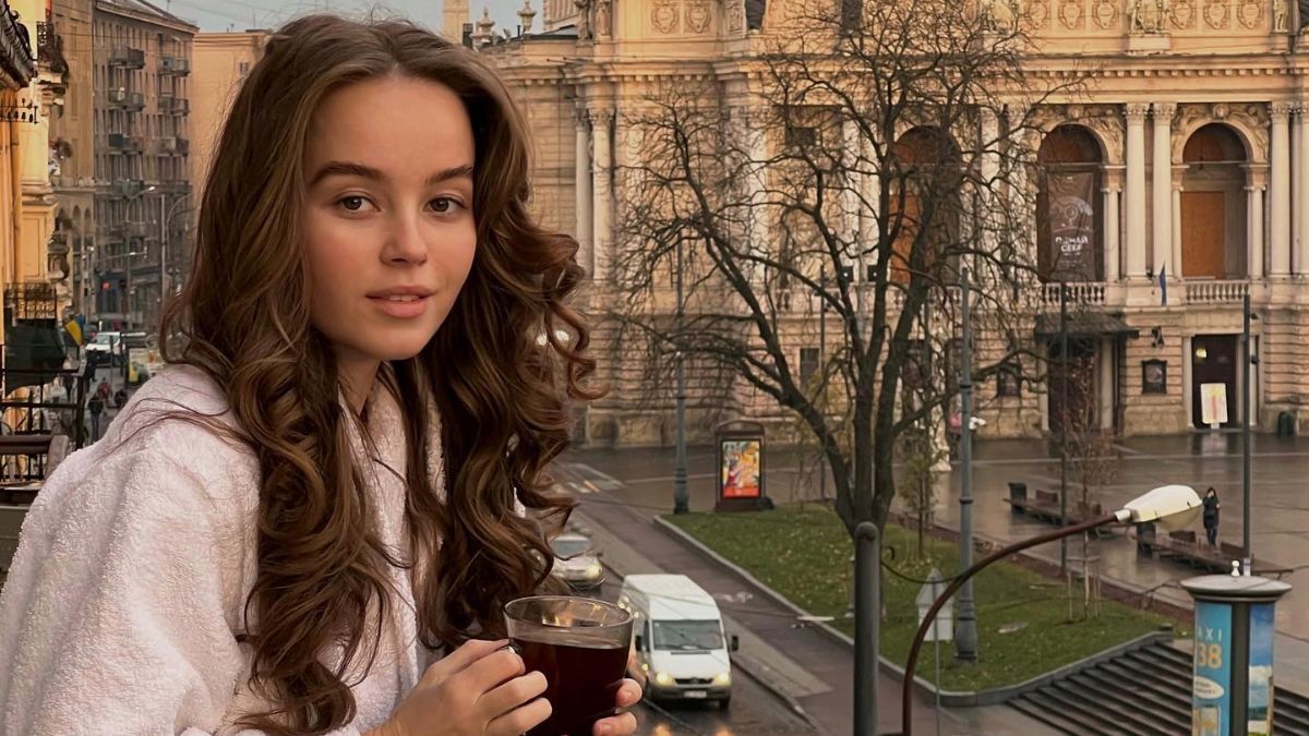 Учасницю Холостяка оштрафували в трамваї – відео зі Львова Учасницю Холостяка оштрафували в трамваї – відео зі Львова