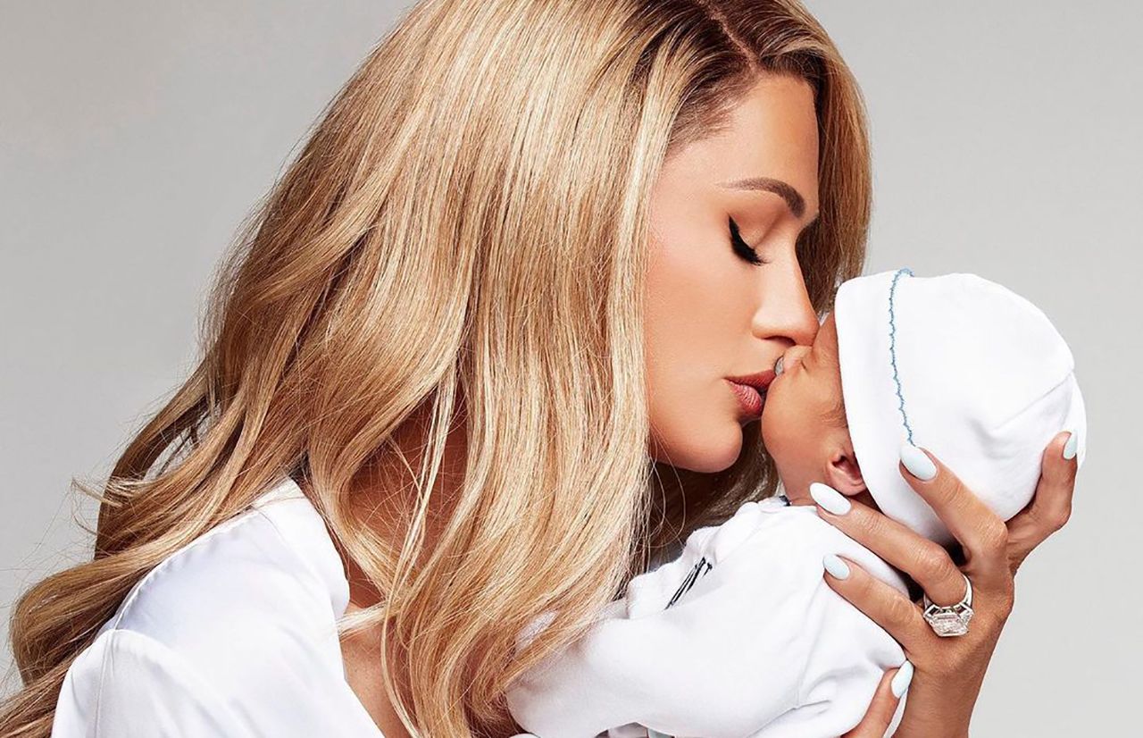 Періс Гілтон вперше показала сина Періс Гілтон вперше показала сина