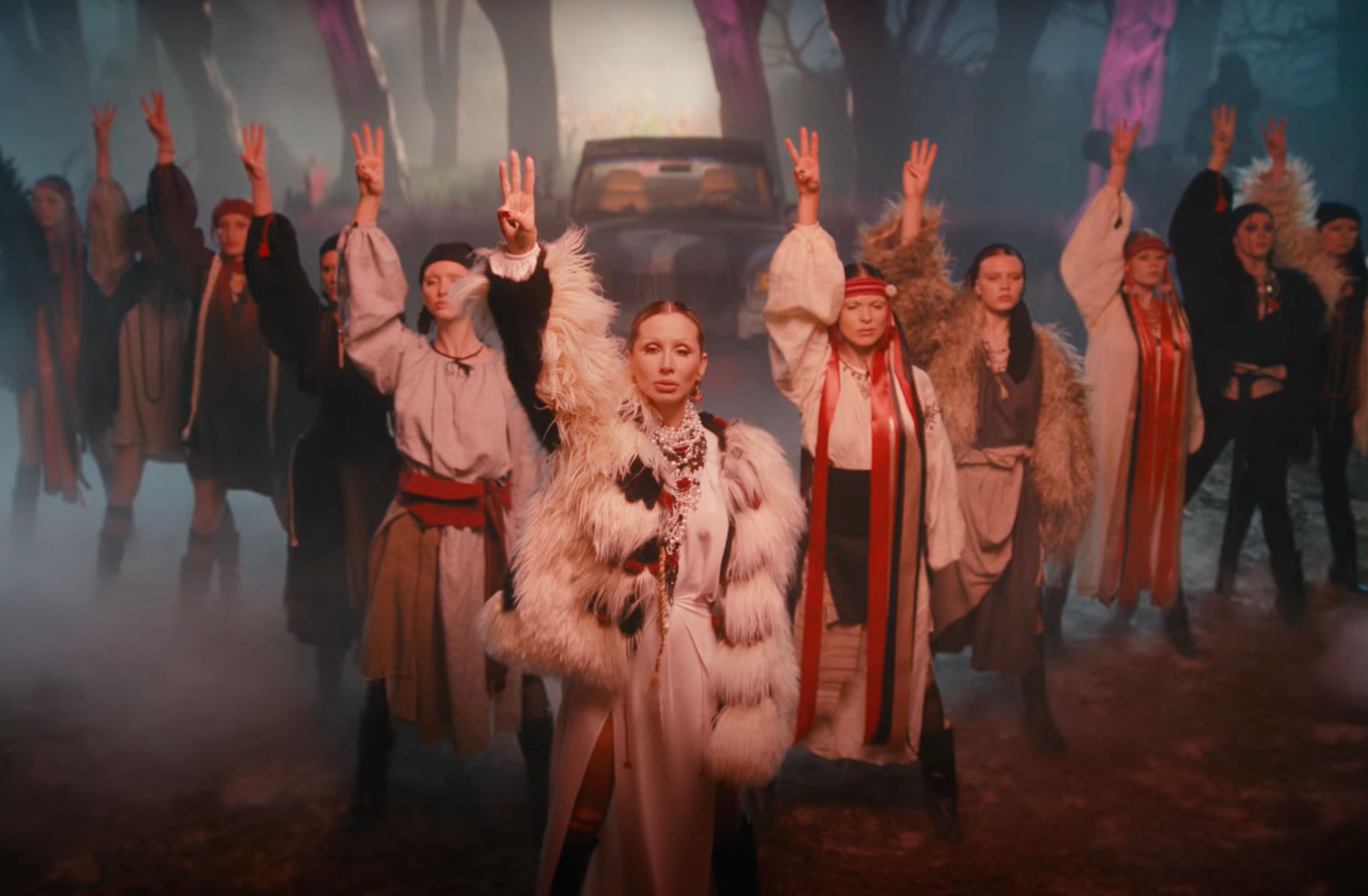 Лобода випустила патріотичний кліп до пісні "По-українськи" 