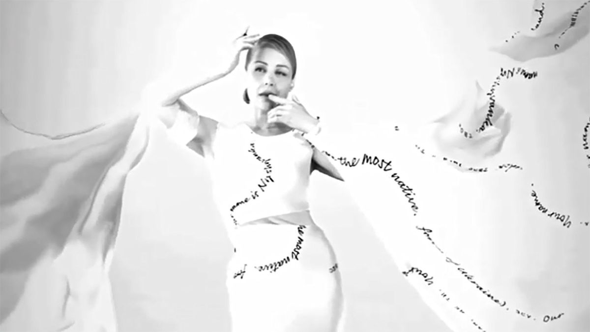 Тіна Кароль одягла цифрову сукню з листами від зірок Тіна Кароль одягла цифрову сукню з листами від зірок